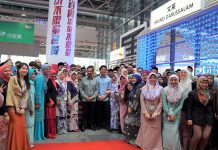 His Majesty visits Brunei companies attending 14th CAEXPO