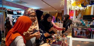Thousands flock to Letop Lebaran
