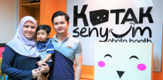 The photo business that helped build our family: Kotak Senyum