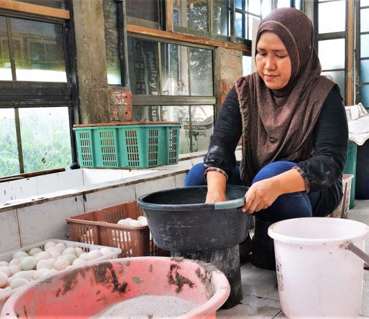 The housewife behind Layong’s salted eggs
