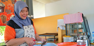 The school chef behind Temburong’s Udang Galah burgers
