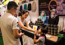 Mother-Daughter Duo Debuts Kuih Mur ‘Rasa Asli’ in Singapore