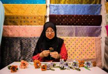 Keeping the Jong Sarat tradition alive: Ridah’s Handicrafts