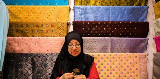 Keeping the Jong Sarat tradition alive: Ridah’s Handicrafts