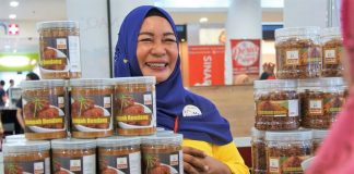 The single mother hoping to supply Bruneian delicacies to supermarkets: Umi Ka CT