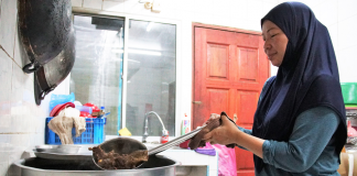Uncertain over their future, Tutong’s Soto Hj Tuah rebuilds from its founder’s home