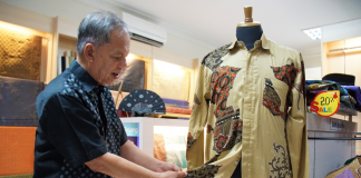 Brunei’s last batik producer earns Japan’s Good Design Award