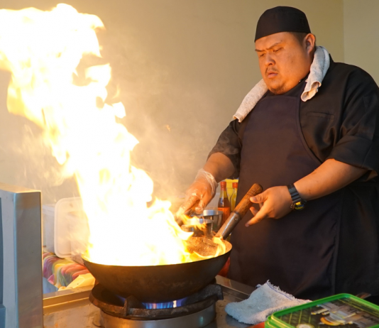 Labourer by day, chef by night: KueTiaw Abam Panas Panas
