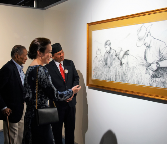Acclaimed artist Huifong Ng showcasing potraitures of His Majesty at BSB waterfront