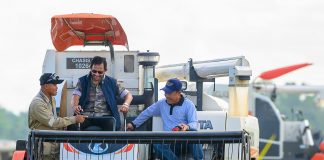 His Majesty harvests Brunei’s newest hybrid rice Sembada188