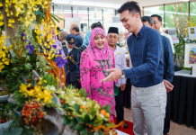 Her Majesty launches the first Brunei International Flower Show