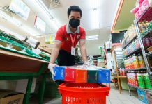 Full lockdown to jeopardize economy and employment supermarket worker