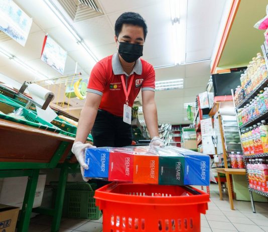 Full lockdown to jeopardize economy and employment supermarket worker