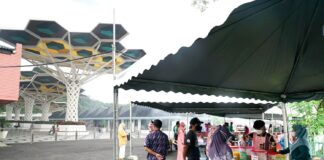 Hunting for unique delicacies: Gerai Ramadhan Temburong