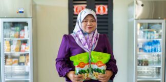 From hotel clerk to selling pandan chicken in 31 stores