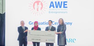 BWN Design, Happy Sunflower, and Miroirs Et named top three in second AWE BWN Design receiving the top three award from MoFE MInister II.