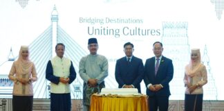 Investment and tourism programme in Chennai to mark RB inaugural flight MTIC Minister YB Pg Dato Shamhary (3rd R) ceremonially launched RB’s Chennai route at an event held at Tarindak D'Seni. Also pictured are RB CEO Captain Sabirin (2nd R), Indian High Commissioner to Brunei H.E. Alok Amitabh Dimri (2nd L), and President of the Indian Chamber of Commerce and Nazmi MD Nazeer Ahmad (3rd L).