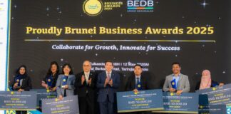 PBBA 2025 celebrates six new winners, as inaugural cohort shows growth MoFE Minister II (Centre R) and BEDB ACEO (Centre L) pose for a photo with the winners of PBBA 2025.