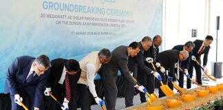 Brunei’s biggest solar plant targets launch by end of 2026 Deputy Minister of Finance and Economy Dato Hj Khairuddin (centre) officiated the groundbreaking at the remediated landfill site.