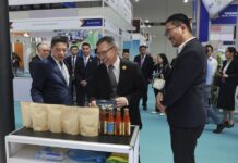 CAEXPO positions Guangxi as gateway for Brunei businesses into China MOD Minister YB Dato Juanda and MoFE Minister II YB Dato Amin viewing Sahamada’s products at CAEXPO Commodity Pavilion