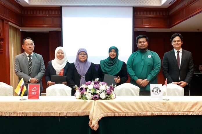 141025-pdsarh2 PDS and Aliyah Rizq sign MoU to develop Brunei’s cattle breeding programme at Rizqun International Hotel.