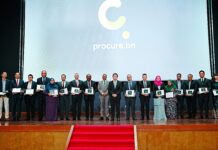 Procure.bn to connect suppliers with Darussalam Assets’ business opportunities Minister at the PMO and Minister of Finance and Economy II Dato Dr Amin Liew and MoFE Deputy Minister and DA CEO Dato Seri Paduka Khairuddin with implementers and participating Darussalam Assets companies at the Procure.bn launch event.