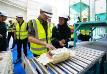 Wasan Milling Company more than doubles national milling capacity His Majesty inspects WMC’s new vacuum-sealed five-kilogramme rice packaging during the launch of the upgraded milling facility in Wasan.