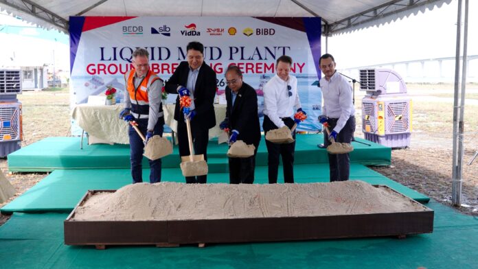 080526DZ-VIDDACOM Representatives from BEDB, SLB, VidDaCom, BSP and BIBD mark the groundbreaking of VidDaCom’s Liquid Mud Plant.