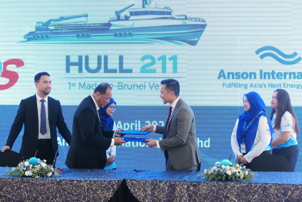 FOS and Anson representatives exchanging signed contracts at the shipbuilding commencement ceremony at Pulau Muara Besar.